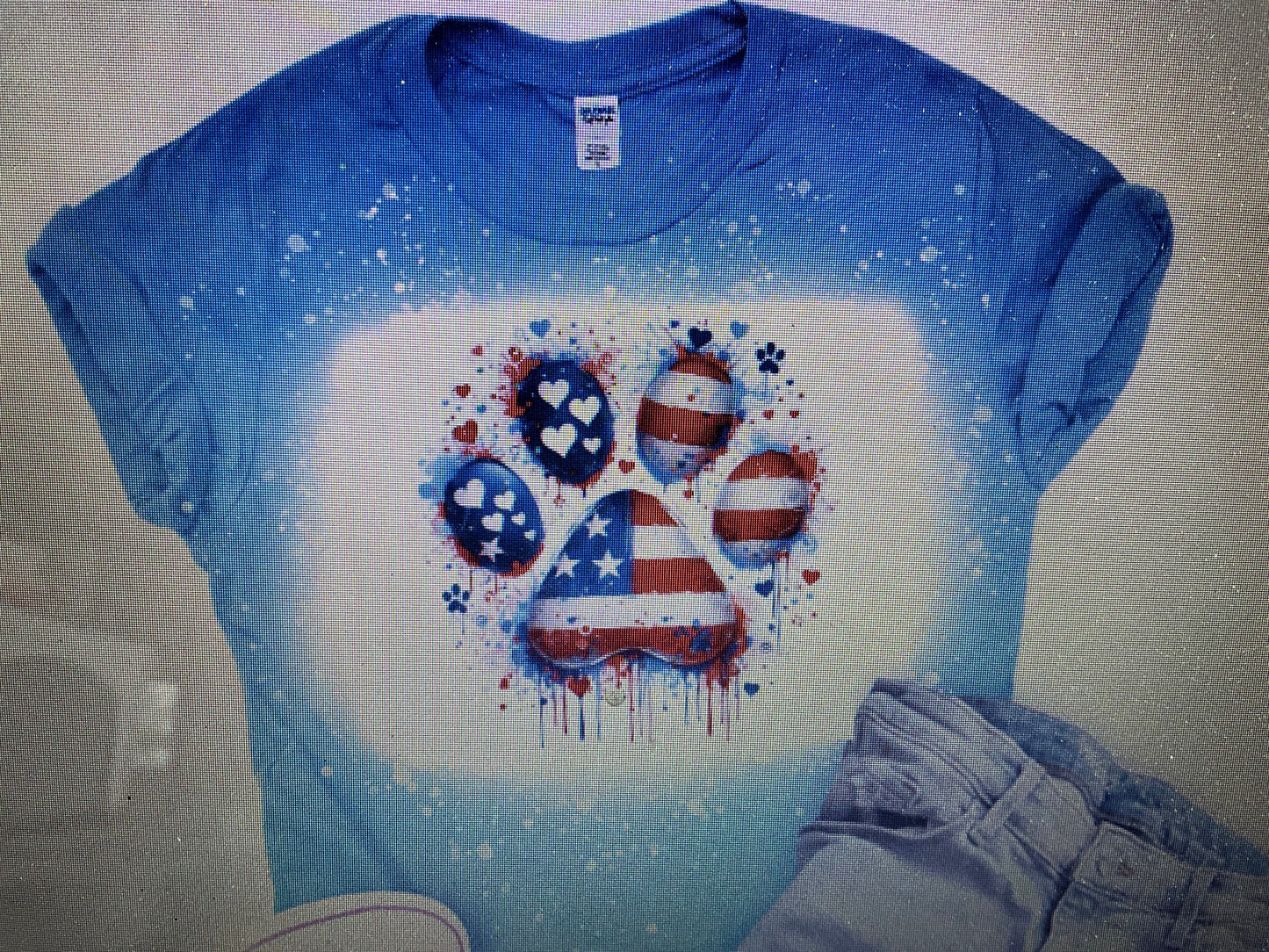 PATRIOTIC PAW PRINT BLEACHED T-SHIRT